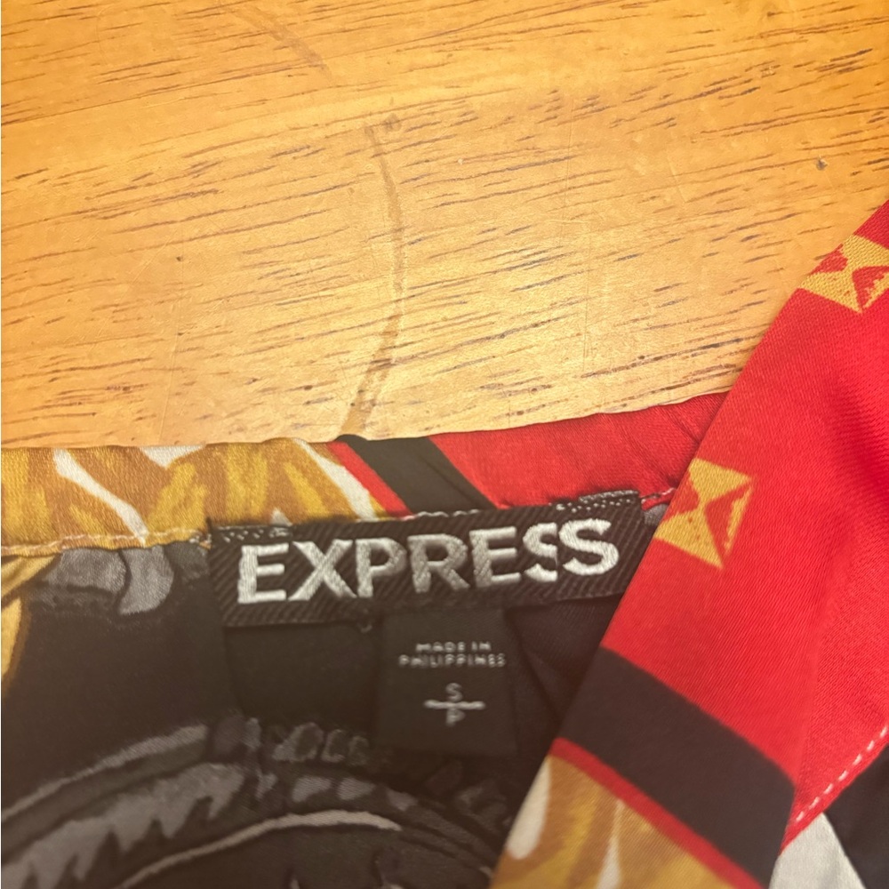 Express Vibrant Chain Pattern Top - image 3